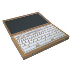 Gauge blocks made of ceramic in a set. Accuracy grade K, 0 or 1 according to DIN EN ISO 3650. Gauge blocks sets in different classifications or as special set for measuring equipment check.